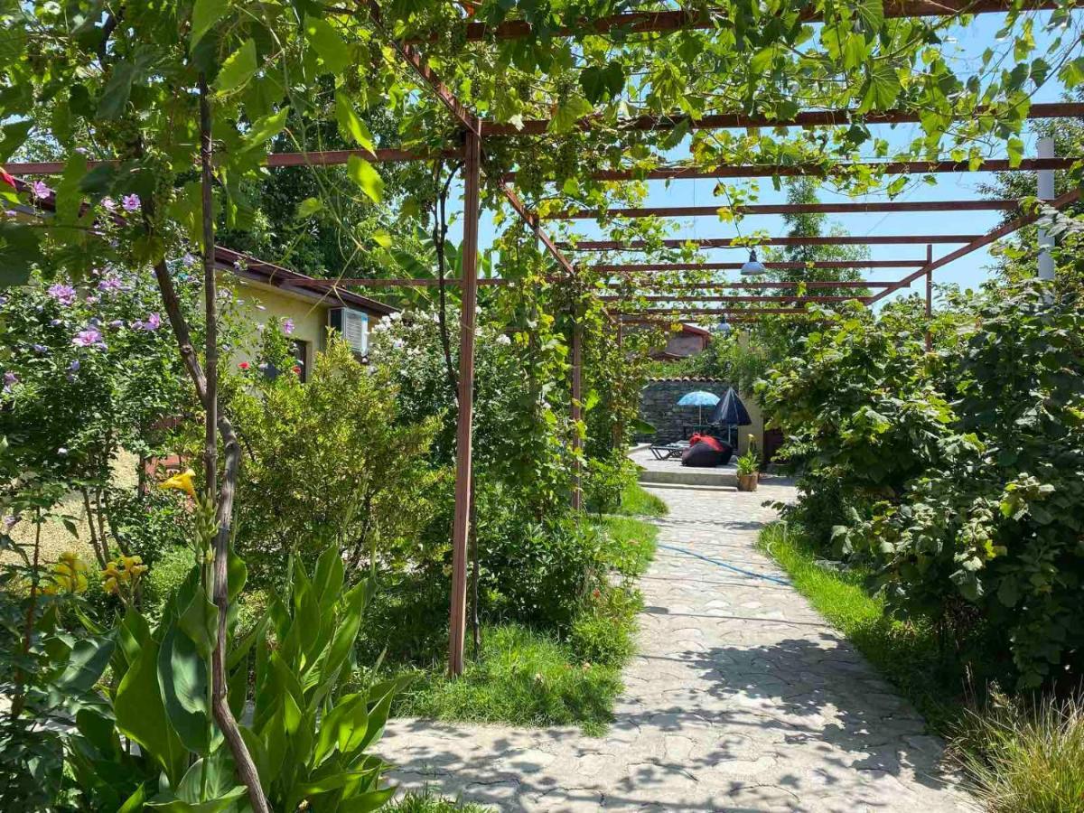Hotel Villa Eniseli Kültér fotó